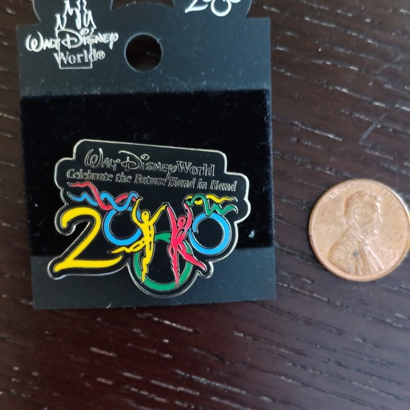 Disney 2000 Pin - Picture 4 of 4